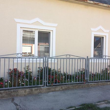 Hotel Teraszos Haz à Balatonlelle Extérieur photo