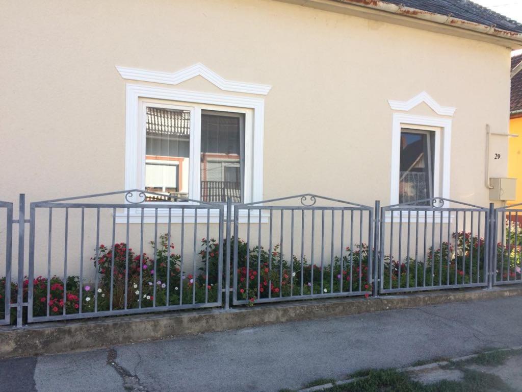 Hotel Teraszos Haz à Balatonlelle Extérieur photo