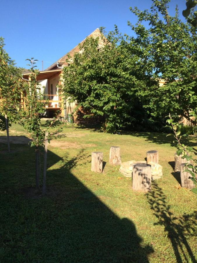 Hotel Teraszos Haz à Balatonlelle Extérieur photo